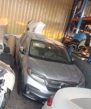 Honda Pilot (SUV) car for parts