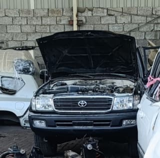 Toyota Land Cruiser 100 (SUV) halfcut