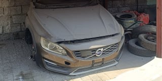 Volvo V60 Cross Country (wagon) halfcut