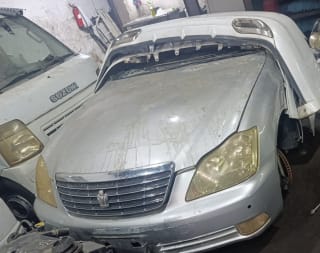 Toyota Crown (sedan) halfcut