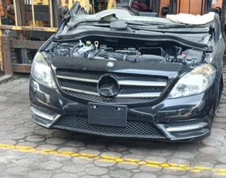 Mercedes-Benz B-Class (hatchback) halfcut