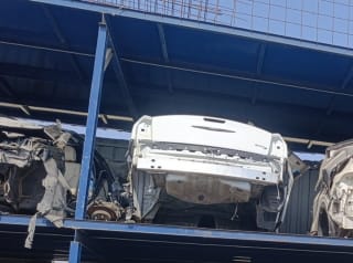 Chrysler 300C halfcut