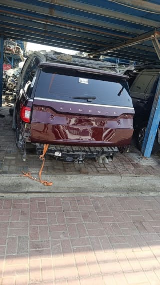 Lincoln Navigator (SUV) car for parts
