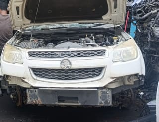 Holden Colorado halfcut