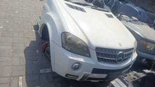 Mercedes-Benz ML-Class (SUV) halfcut