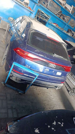 Audi Q8 (SUV coupe) halfcut