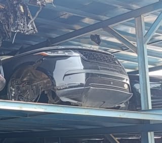 Land Rover Range Rover Velar (SUV) halfcut