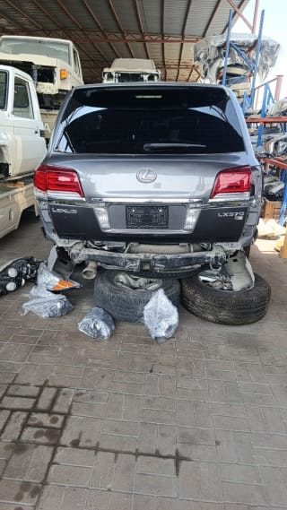 Lexus LX570 (SUV) car for parts