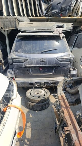 Lexus LX570 (SUV) halfcut