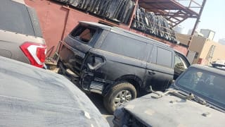 Ford Expedition (SUV) halfcut