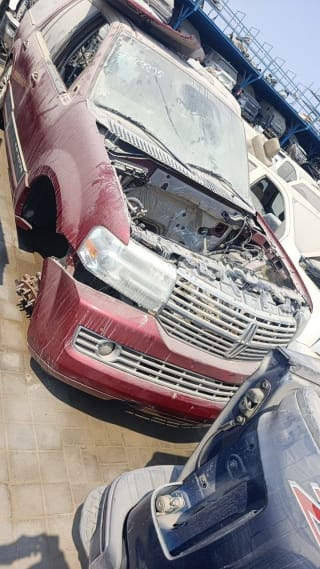Lincoln Navigator (SUV) car for parts