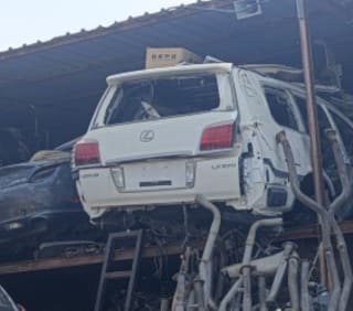 Lexus LX570 (SUV) halfcut
