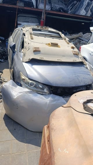 Lexus CT200h halfcut