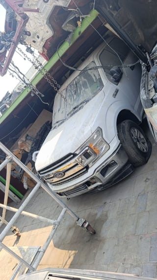 Ford F150 (pickup) car for parts