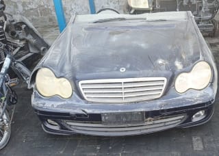 Mercedes-Benz C-Class (sedan) halfcut