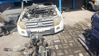 Mitsubishi Pajero (SUV) halfcut