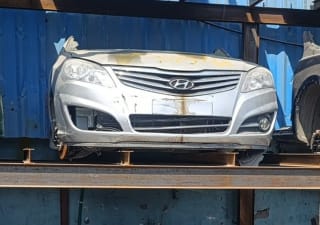 Hyundai Elantra halfcut