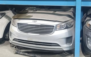 Kia Carnival (Minivan) halfcut