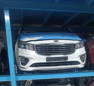 Kia Carnival (MPV) halfcut