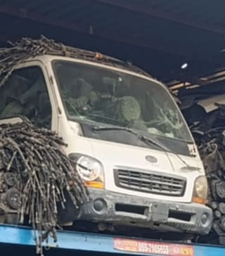 Kia K2700 (cab-over truck) halfcut