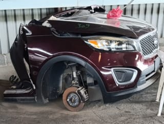 Kia Sorento (SUV) halfcut