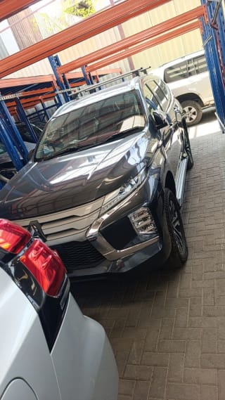 Mitsubishi Pajero Sport (SUV) car for parts
