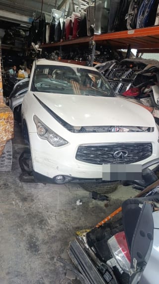 Infiniti FX (SUV) halfcut