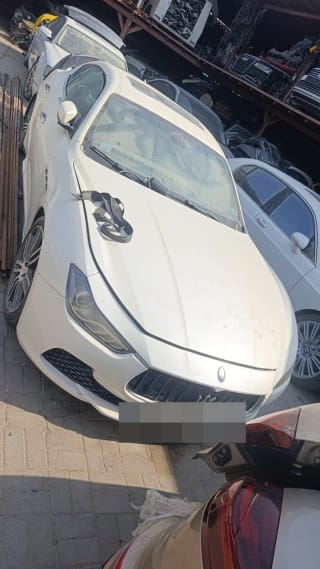 Maserati Ghibli (sedan) car for parts