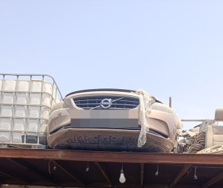Volvo V40 halfcut