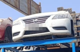 Nissan Sentra (sedan) halfcut