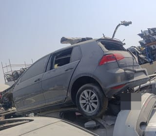 Volkswagen Golf (hatchback) halfcut