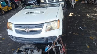 Holden Colorado (pickup) halfcut