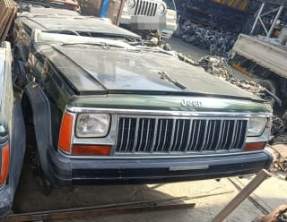 Jeep Cherokee (SUV) halfcut