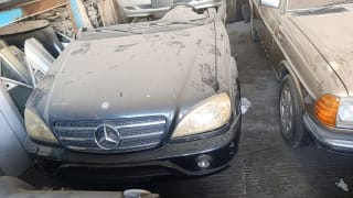 Mercedes-Benz ML-Class (SUV) halfcut