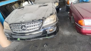 Mercedes-Benz ML-Class (SUV) halfcut