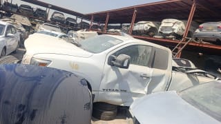 Nissan Titan (pickup) halfcut