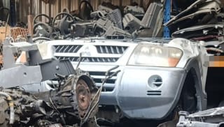 Mitsubishi Pajero (SUV) halfcut