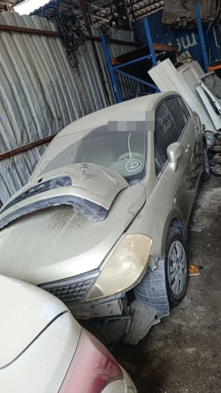 Nissan Tiida (hatchback) car for parts
