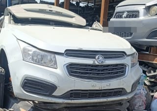 Holden Cruze (sedan) halfcut