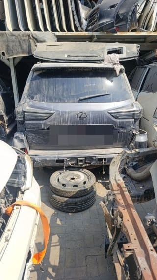 Lexus LX570 (SUV) halfcut