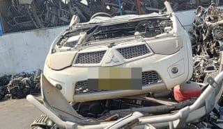 Mitsubishi Pajero Sport halfcut