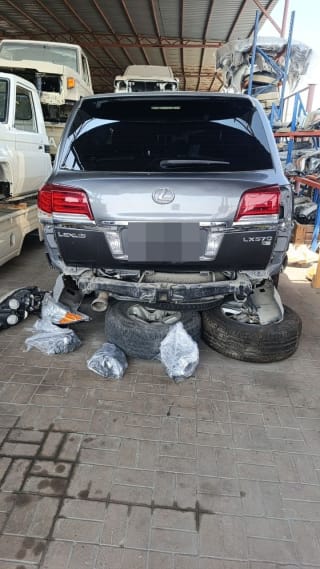 Lexus LX570 (SUV) car for parts