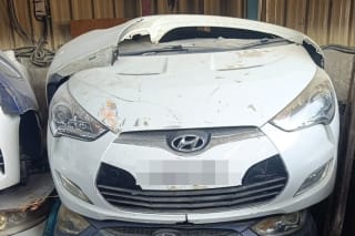 Hyundai Veloster (hatchback) halfcut
