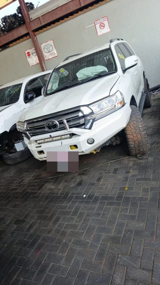 Toyota Land Cruiser (SUV) car for parts
