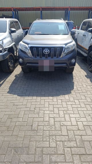 Toyota Land Cruiser Prado (SUV) car for parts