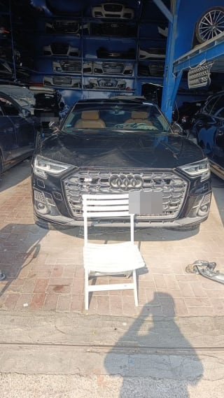 Audi A8 (sedan) halfcut