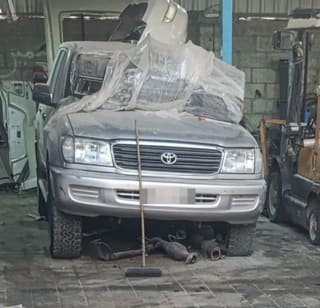 Toyota Land Cruiser 100 (SUV) halfcut