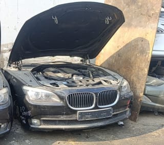 BMW 7-Series (sedan) halfcut