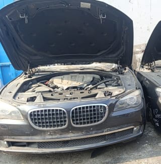 BMW 7-Series (sedan) halfcut