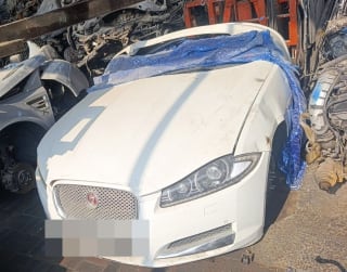 Jaguar XF (sedan) halfcut